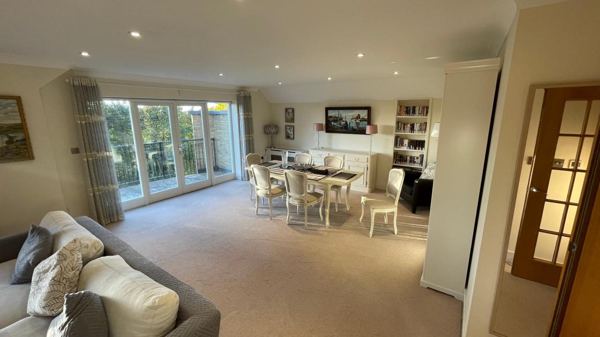 Floor En-suite Double Bedrooms With Great View Of Castle & Free Parking Privatunterkunft *