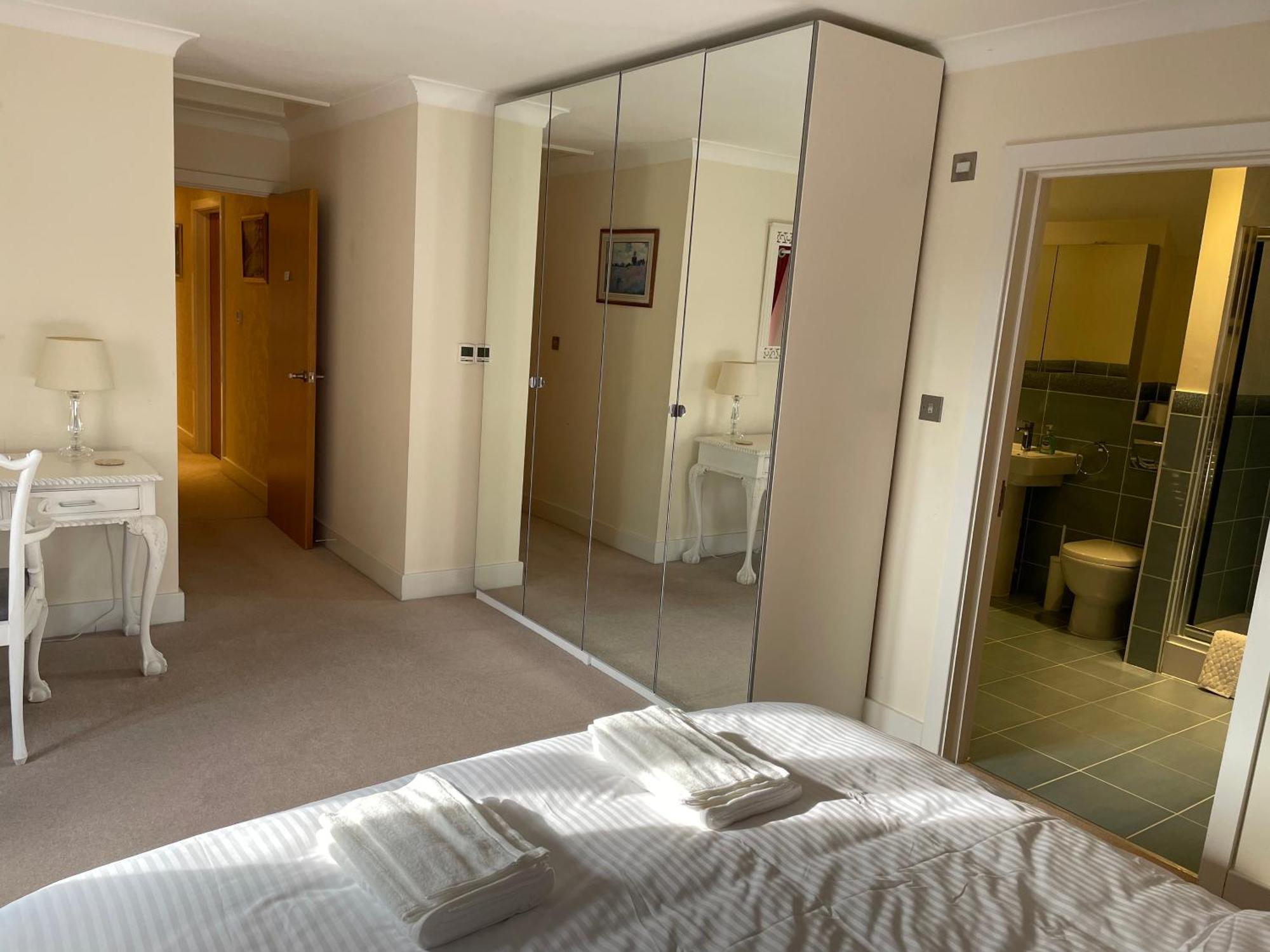 Privatunterkunft Floor En-suite Double Bedrooms With Great View Of Castle & Free Parking *
