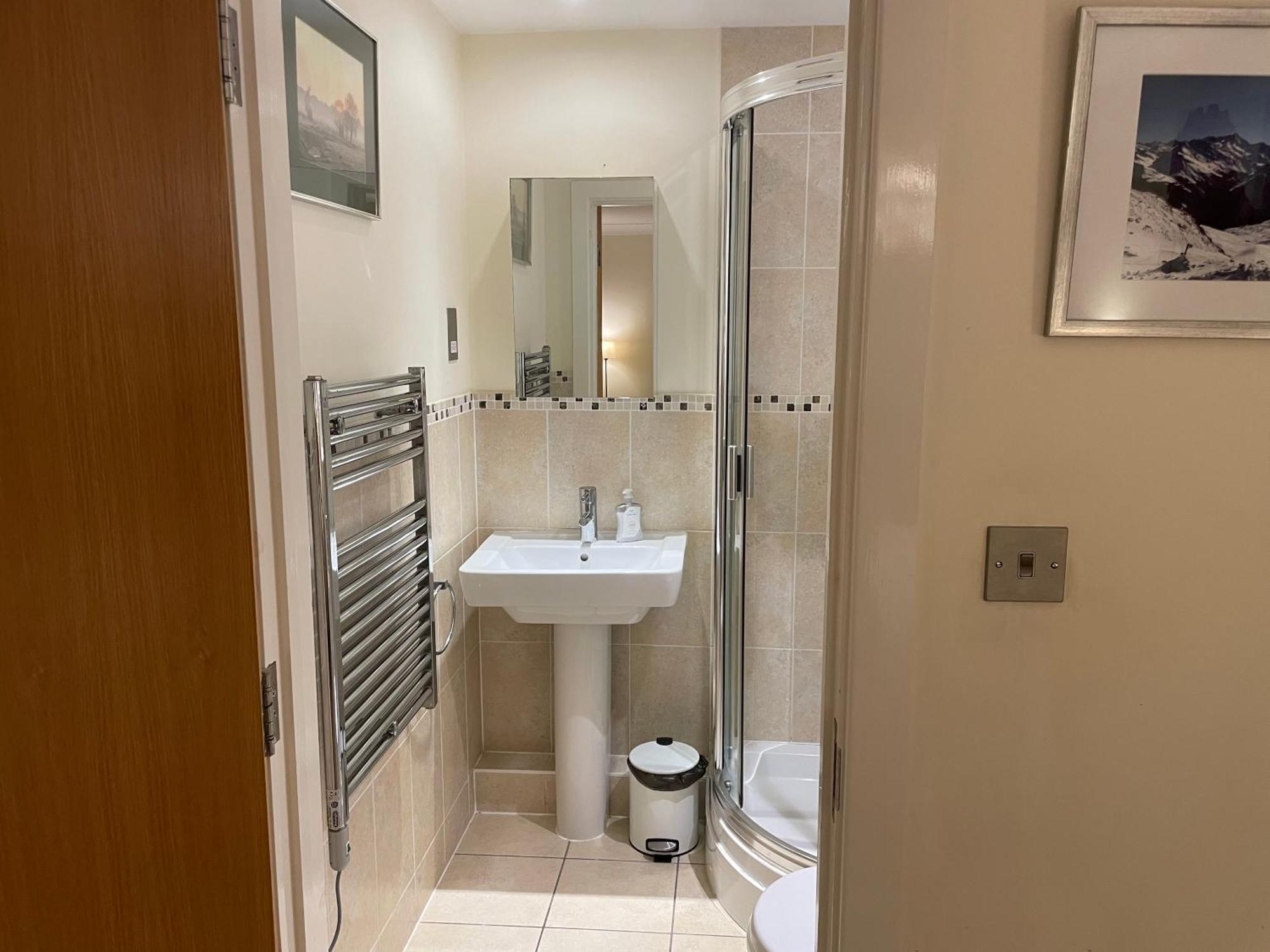 Privatunterkunft Floor En-suite Double Bedrooms With Great View Of Castle & Free Parking *