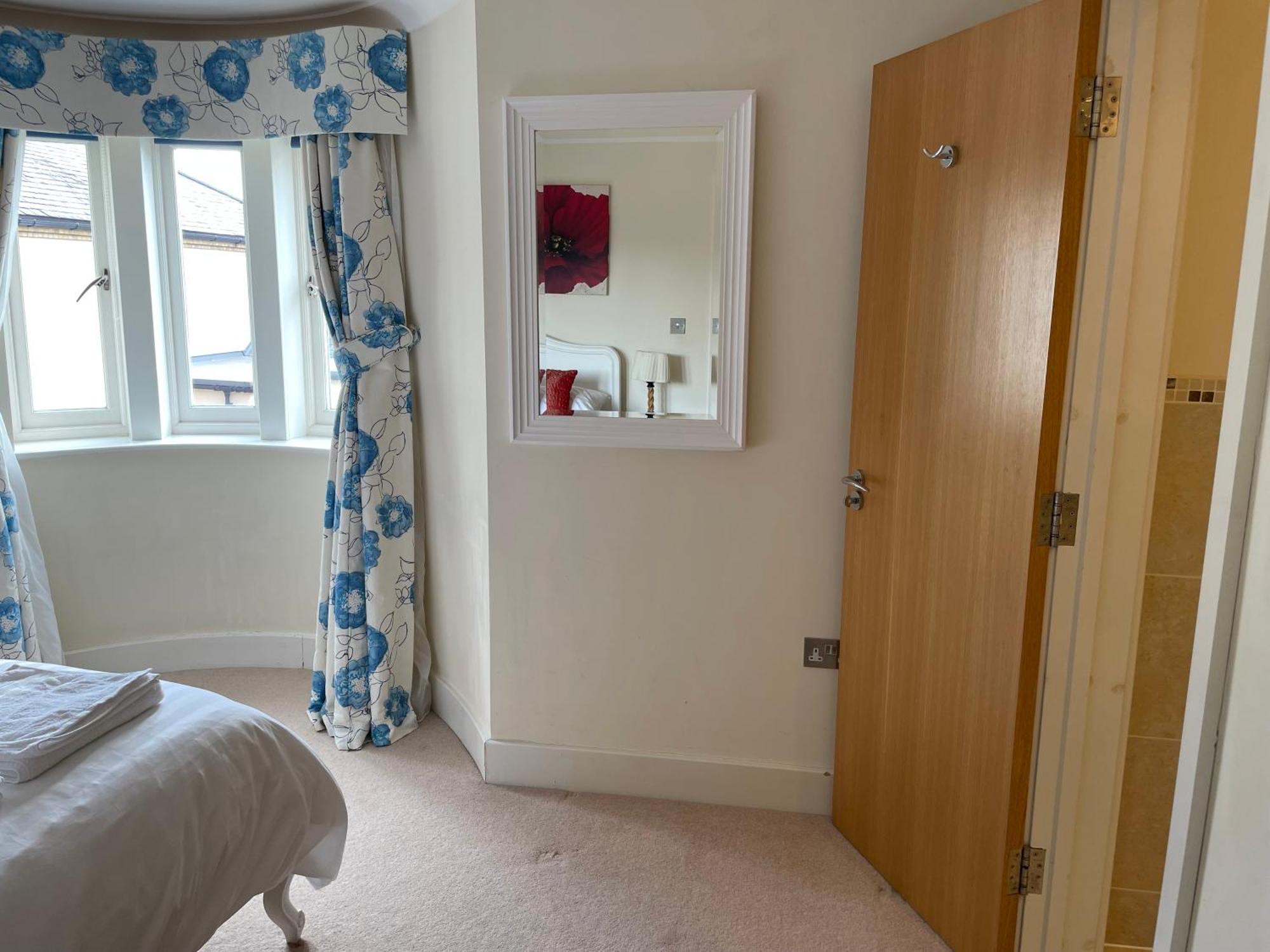 Privatunterkunft Floor En-suite Double Bedrooms With Great View Of Castle & Free Parking *