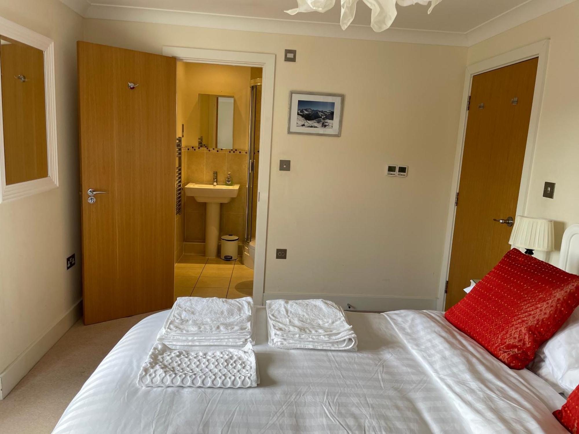 Privatunterkunft Floor En-suite Double Bedrooms With Great View Of Castle & Free Parking