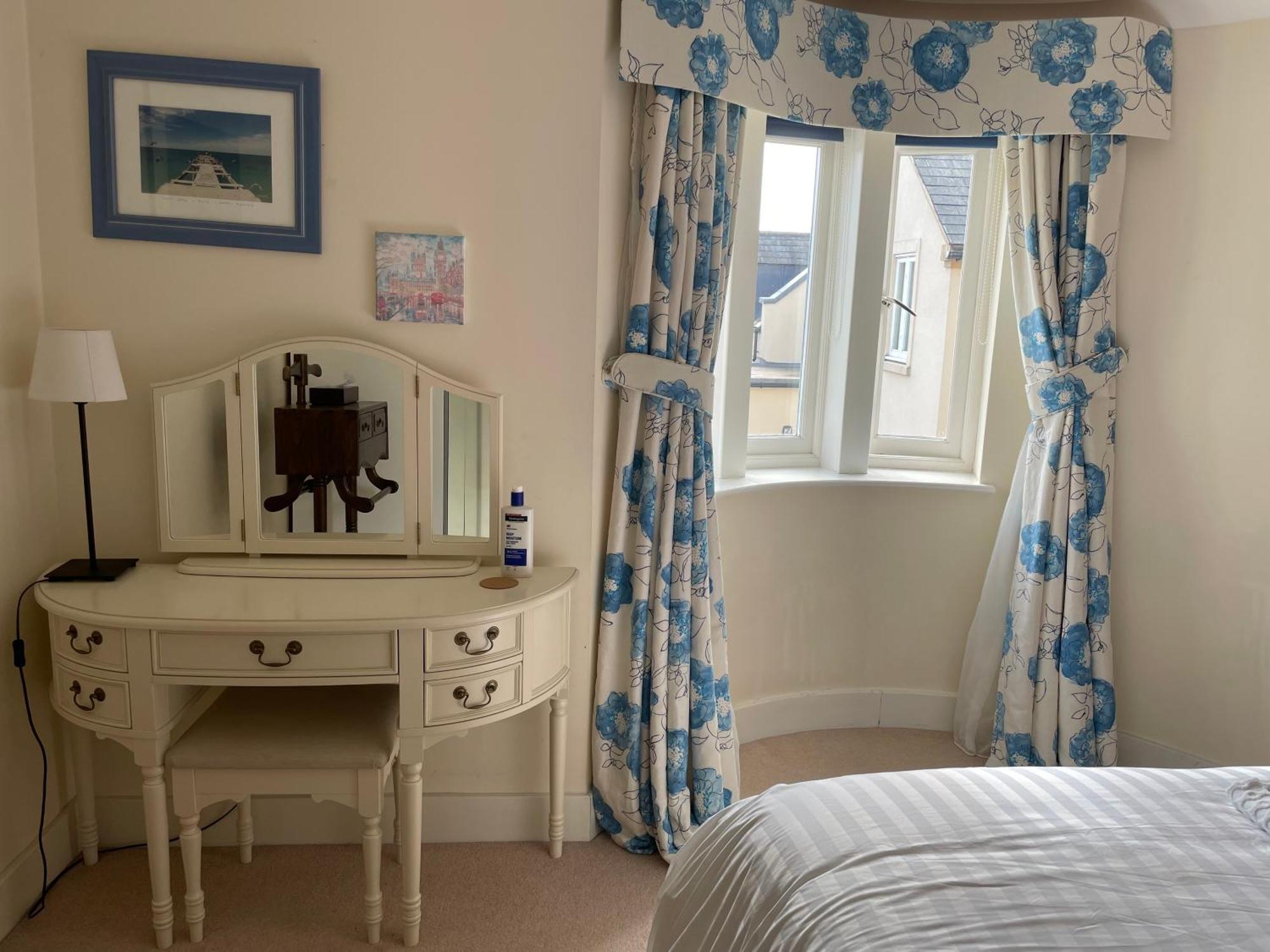 Privatunterkunft Floor En-suite Double Bedrooms With Great View Of Castle & Free Parking *