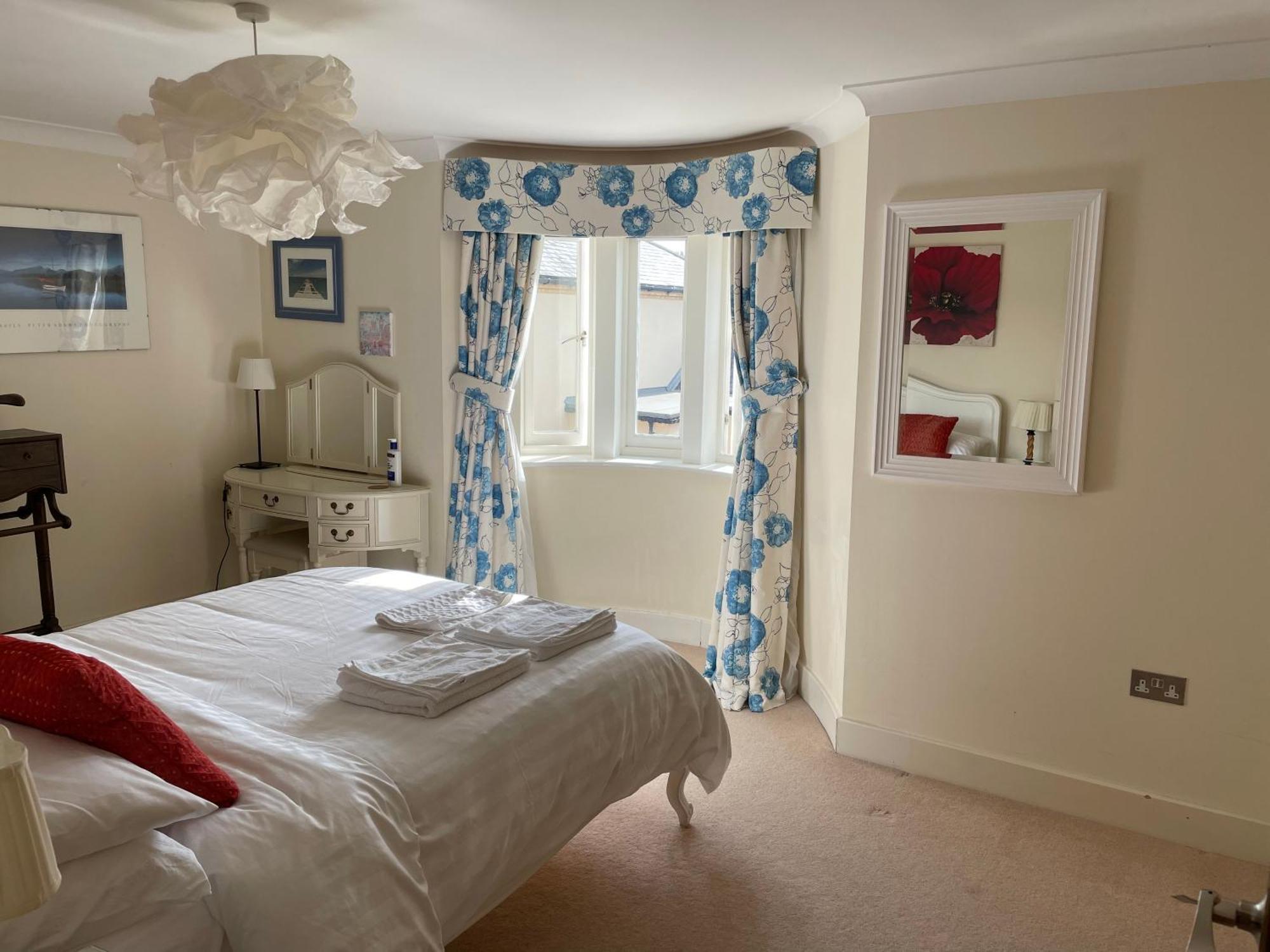 Privatunterkunft Floor En-suite Double Bedrooms With Great View Of Castle & Free Parking *